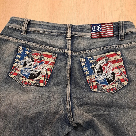 COOGI Medium Wash Bejeweled American Flag Embroidered Y2K Denim Shorts Size 16W - Picture 1 of 10